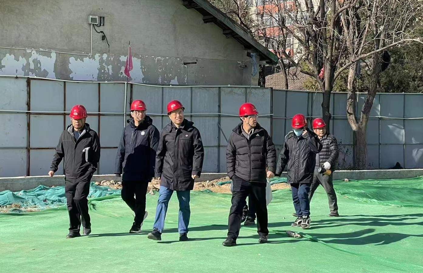 2023年11月24日研究所领导检查职工周转住房项目